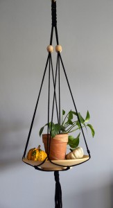 Kwietnik makrama wiszący z tacą- Czarny