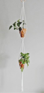 Podwójny kwietnik makrama - Biały