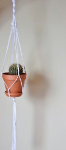 Kwietnik wiszący makrama Biały z przesuwanymi koralami