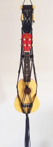 Makrama, wieszak na ukulele- kolor czarny "Koral"